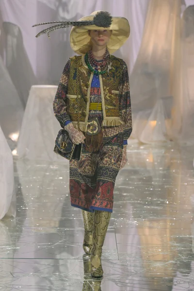 Look 32